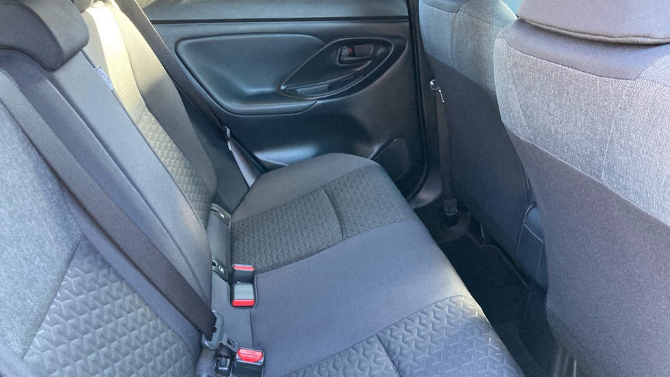 Toyota Yaris Cross 1.5 Hybrid Design 5dr CVT Hybrid Estate - Image 8