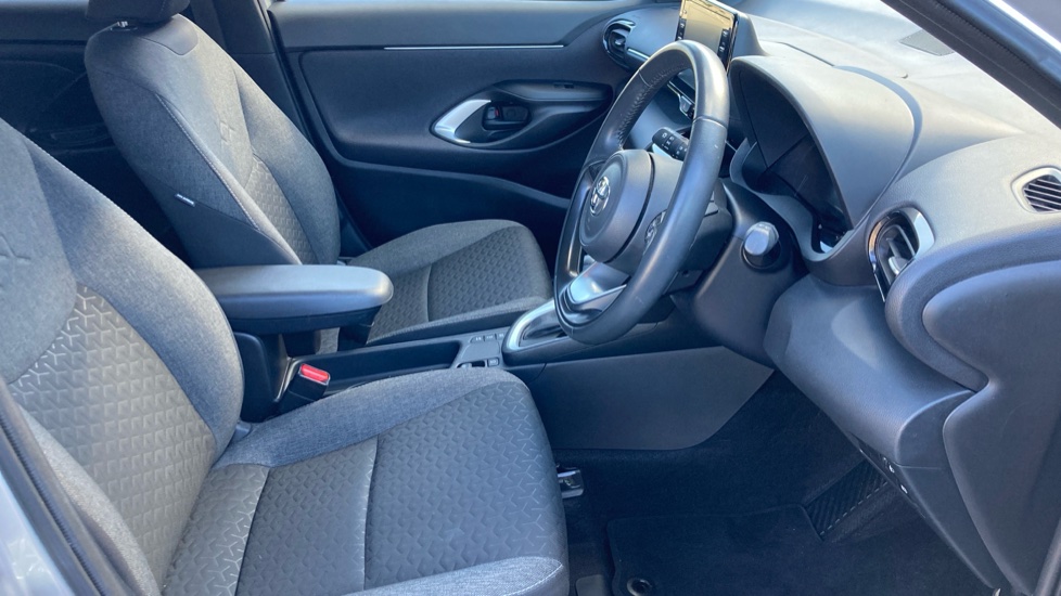 Toyota Yaris Cross 1.5 Hybrid Design 5dr CVT Hybrid Estate - Image 12