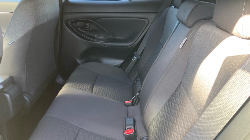 Toyota Yaris Cross 1.5 Hybrid Design 5dr CVT Hybrid Estate - Image 15