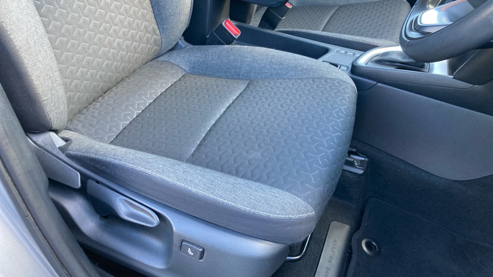 Toyota Yaris Cross 1.5 Hybrid Design 5dr CVT Hybrid Estate - Image 17