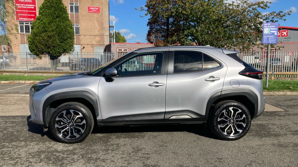Toyota Yaris Cross 1.5 Hybrid Design 5dr CVT Hybrid Estate - Image 24