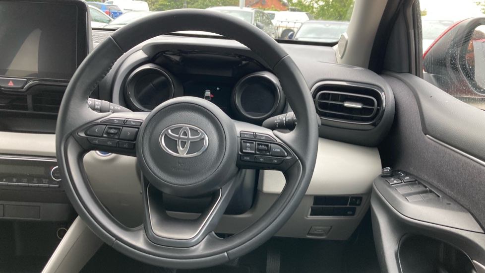 Toyota Yaris 1.5 Hybrid Excel 5dr CVT Hybrid Hatchback - Image 10