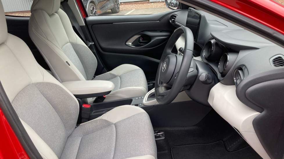 Toyota Yaris 1.5 Hybrid Excel 5dr CVT Hybrid Hatchback - Image 12