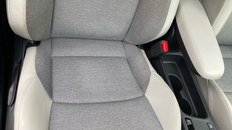 Toyota Yaris 1.5 Hybrid Excel 5dr CVT Hybrid Hatchback - Image 14
