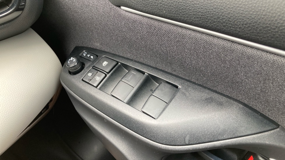 Toyota Yaris 1.5 Hybrid Excel 5dr CVT Hybrid Hatchback - Image 30