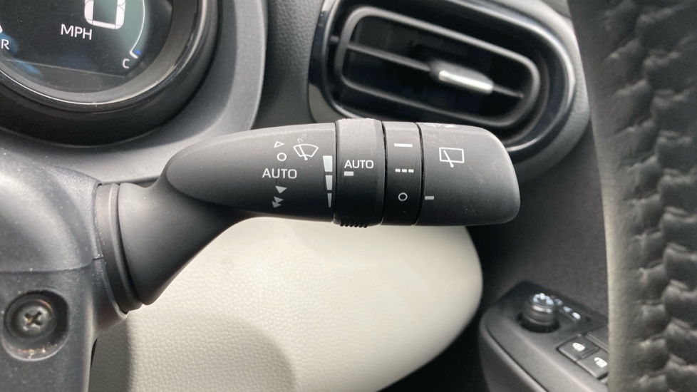 Toyota Yaris 1.5 Hybrid Excel 5dr CVT Hybrid Hatchback - Image 32