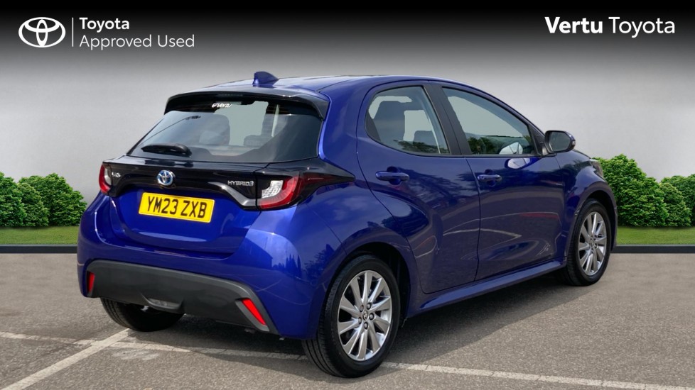 Toyota Yaris 1.5 Hybrid Icon 5dr CVT Hybrid Hatchback - Image 2