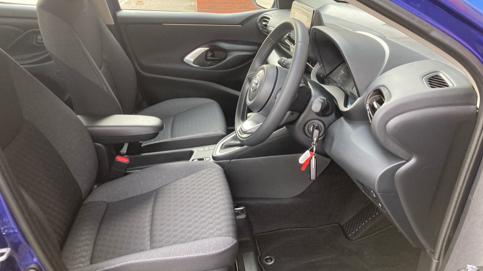 Toyota Yaris 1.5 Hybrid Icon 5dr CVT Hybrid Hatchback - Image 12