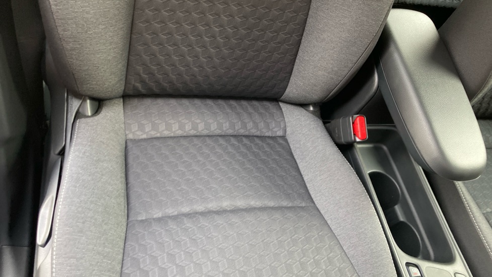 Toyota Yaris 1.5 Hybrid Icon 5dr CVT Hybrid Hatchback - Image 14