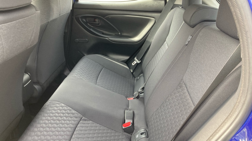 Toyota Yaris 1.5 Hybrid Icon 5dr CVT Hybrid Hatchback - Image 15