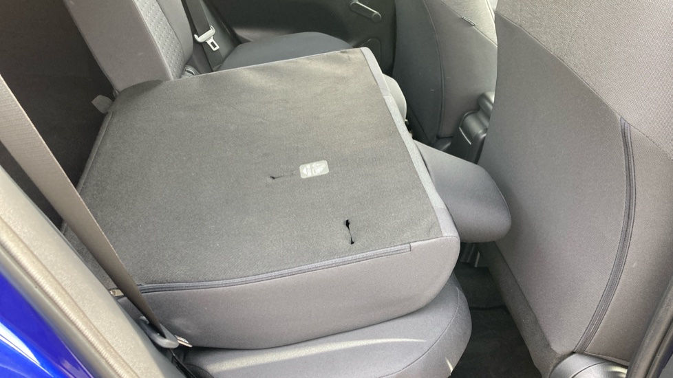 Toyota Yaris 1.5 Hybrid Icon 5dr CVT Hybrid Hatchback - Image 18