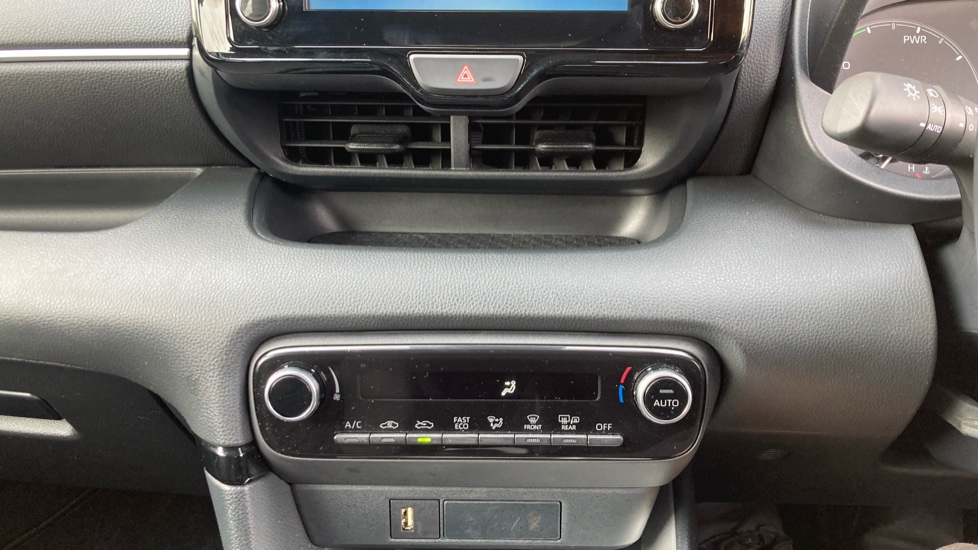 Toyota Yaris 1.5 Hybrid Icon 5dr CVT Hybrid Hatchback - Image 35
