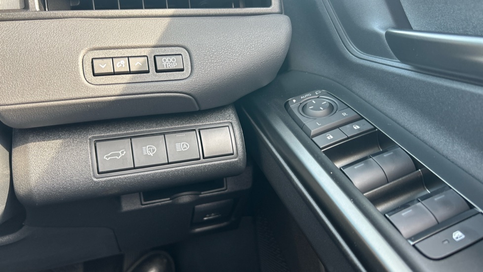 Toyota bZ4X Touring 165kW Design 75kWh 5dr Auto Electric Estate - Image 32