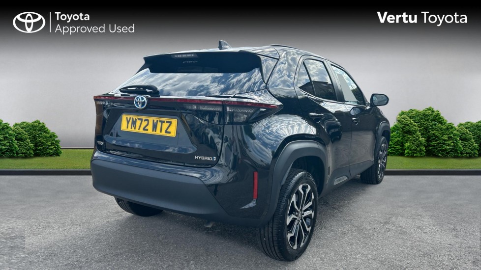 Toyota Yaris Cross 1.5 Hybrid Design 5dr CVT Hybrid Estate - Image 2