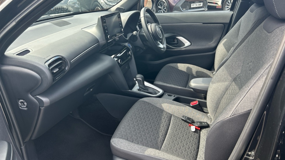 Toyota Yaris Cross 1.5 Hybrid Design 5dr CVT Hybrid Estate - Image 5