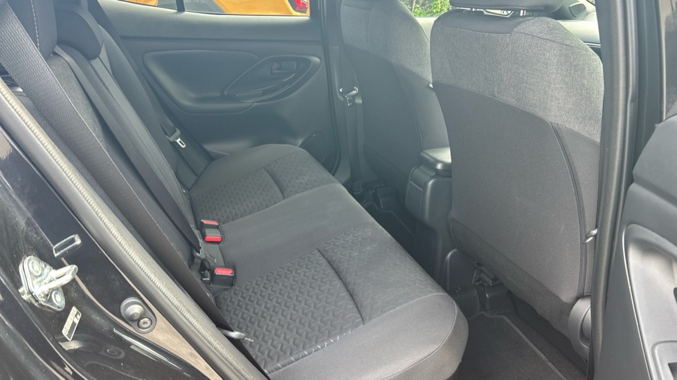 Toyota Yaris Cross 1.5 Hybrid Design 5dr CVT Hybrid Estate - Image 8