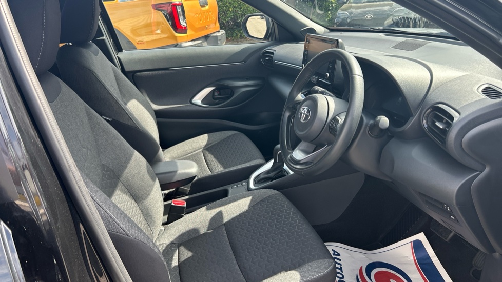 Toyota Yaris Cross 1.5 Hybrid Design 5dr CVT Hybrid Estate - Image 12
