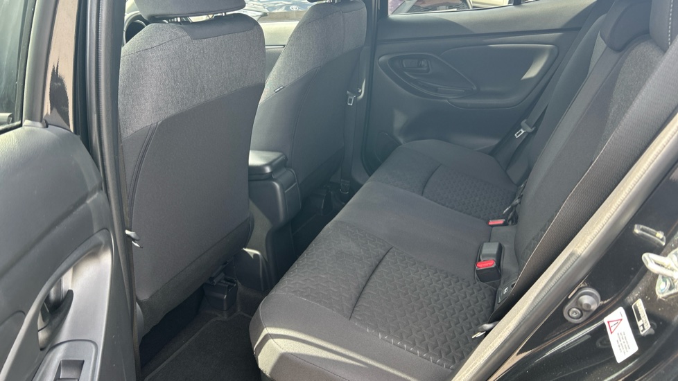 Toyota Yaris Cross 1.5 Hybrid Design 5dr CVT Hybrid Estate - Image 15