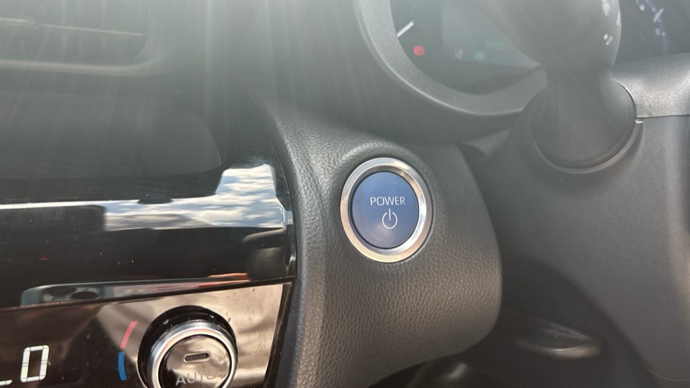 Toyota Yaris Cross 1.5 Hybrid Design 5dr CVT Hybrid Estate - Image 16