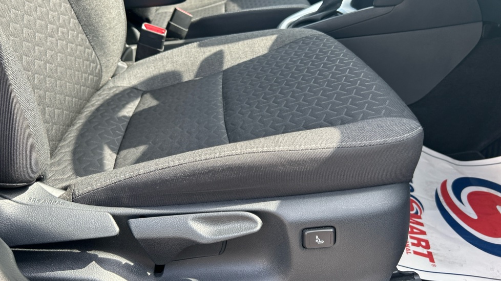 Toyota Yaris Cross 1.5 Hybrid Design 5dr CVT Hybrid Estate - Image 17