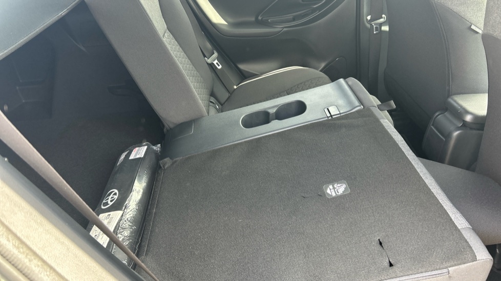 Toyota Yaris Cross 1.5 Hybrid Design 5dr CVT Hybrid Estate - Image 18