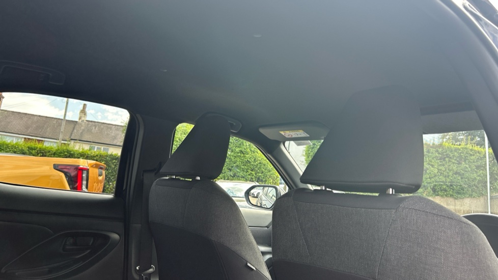 Toyota Yaris Cross 1.5 Hybrid Design 5dr CVT Hybrid Estate - Image 19
