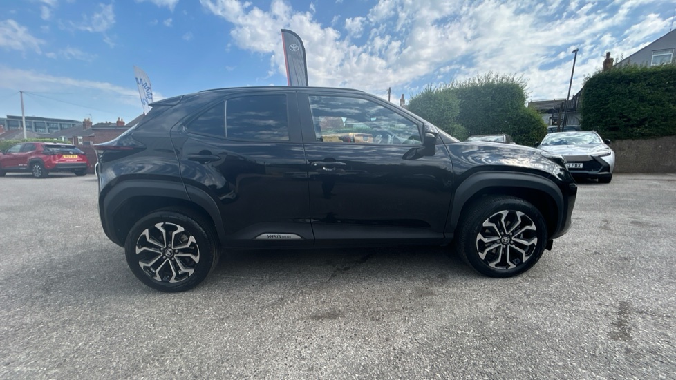 Toyota Yaris Cross 1.5 Hybrid Design 5dr CVT Hybrid Estate - Image 23