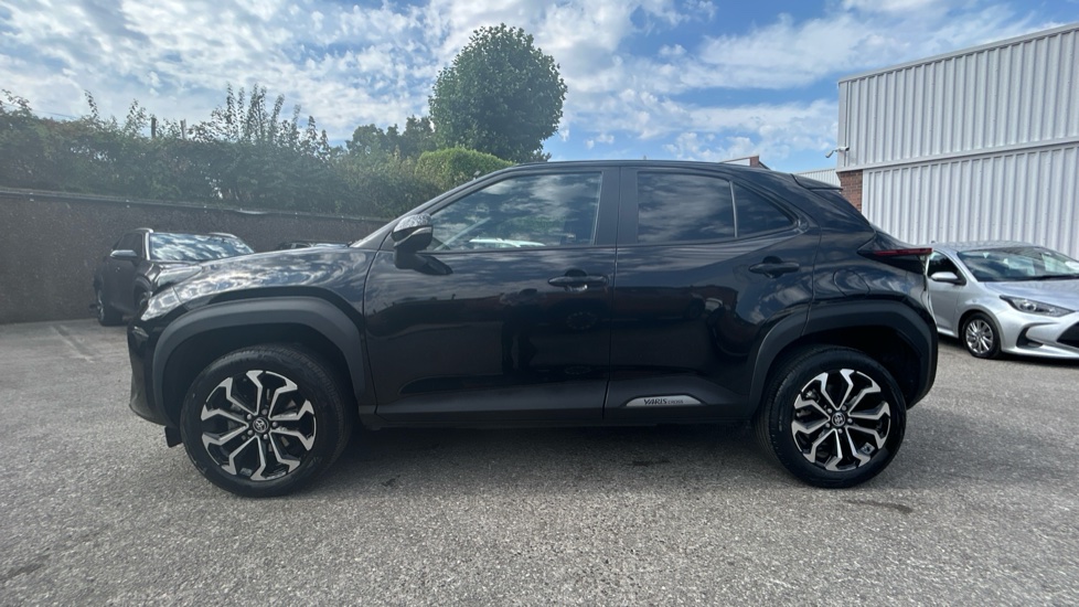 Toyota Yaris Cross 1.5 Hybrid Design 5dr CVT Hybrid Estate - Image 24