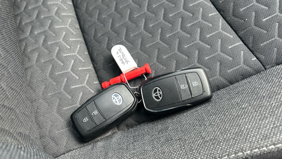 Toyota Yaris Cross 1.5 Hybrid Design 5dr CVT Hybrid Estate - Image 28