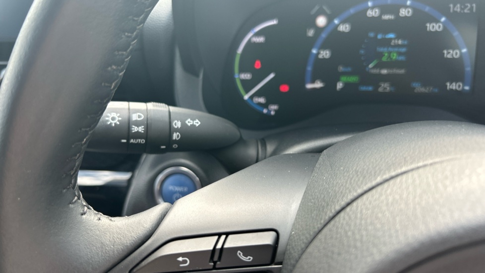 Toyota Yaris Cross 1.5 Hybrid Design 5dr CVT Hybrid Estate - Image 30