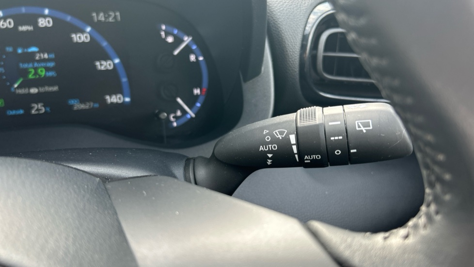 Toyota Yaris Cross 1.5 Hybrid Design 5dr CVT Hybrid Estate - Image 32