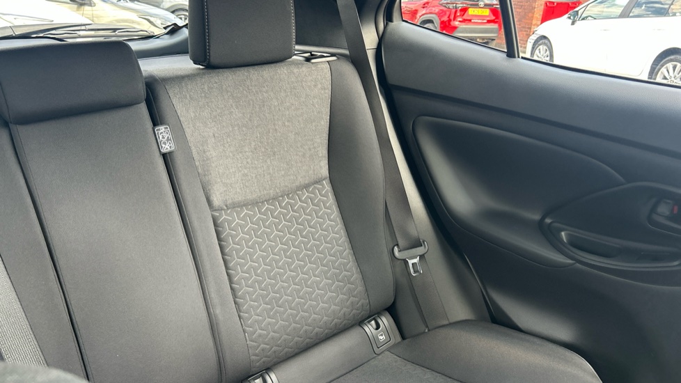 Toyota Yaris Cross 1.5 Hybrid Design 5dr CVT Hybrid Estate - Image 45