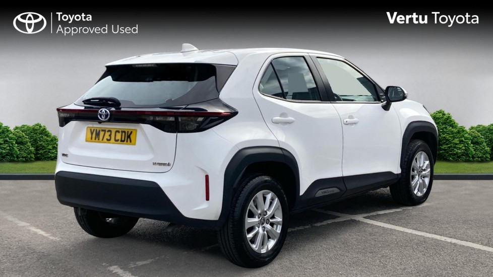 Toyota Yaris Cross 1.5 Hybrid Icon 5dr CVT Hybrid Estate - Image 2