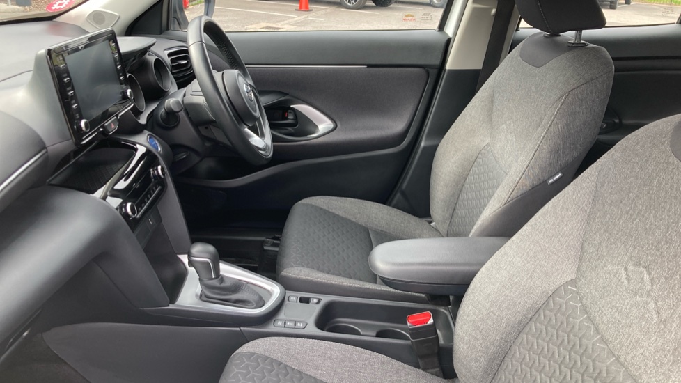 Toyota Yaris Cross 1.5 Hybrid Icon 5dr CVT Hybrid Estate - Image 5