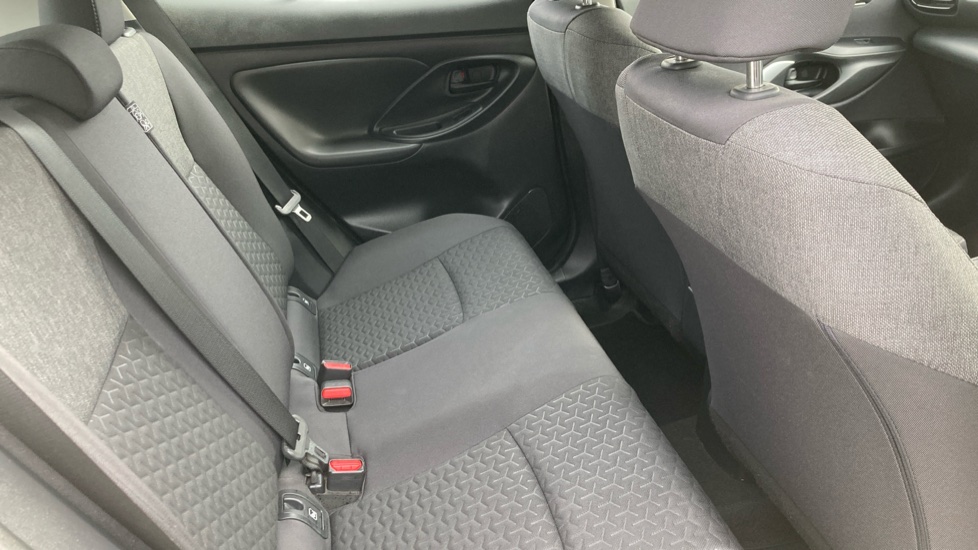 Toyota Yaris Cross 1.5 Hybrid Icon 5dr CVT Hybrid Estate - Image 8