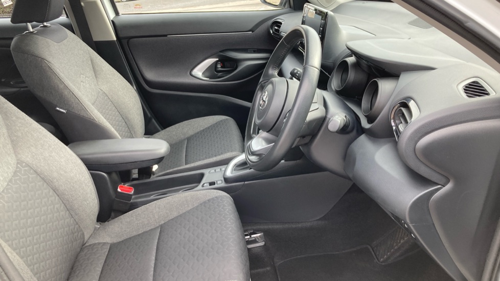 Toyota Yaris Cross 1.5 Hybrid Icon 5dr CVT Hybrid Estate - Image 12