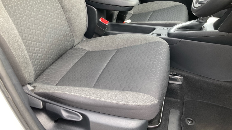 Toyota Yaris Cross 1.5 Hybrid Icon 5dr CVT Hybrid Estate - Image 17