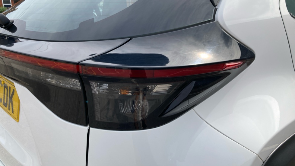 Toyota Yaris Cross 1.5 Hybrid Icon 5dr CVT Hybrid Estate - Image 21