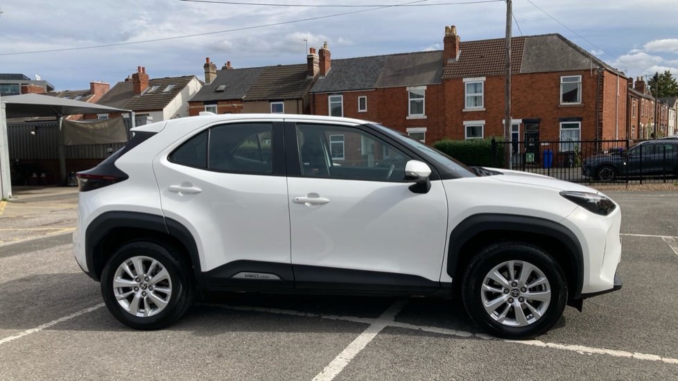 Toyota Yaris Cross 1.5 Hybrid Icon 5dr CVT Hybrid Estate - Image 23