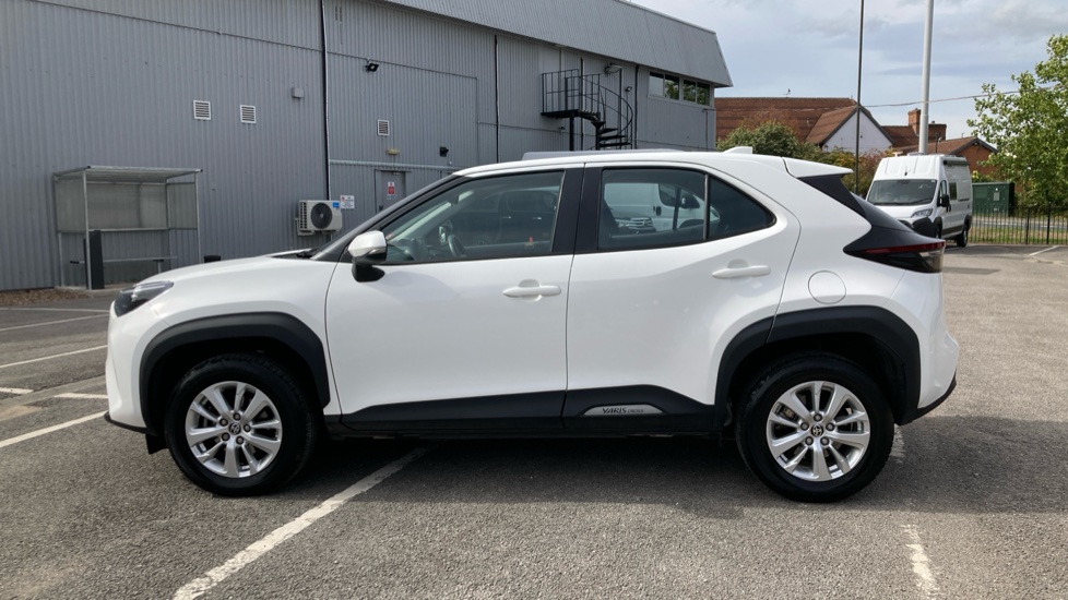 Toyota Yaris Cross 1.5 Hybrid Icon 5dr CVT Hybrid Estate - Image 24