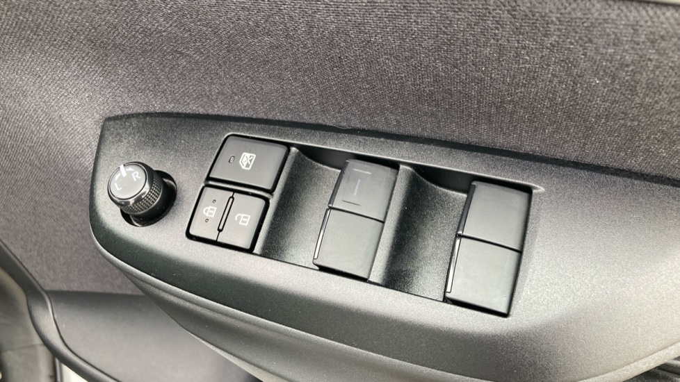 Toyota Yaris Cross 1.5 Hybrid Icon 5dr CVT Hybrid Estate - Image 30