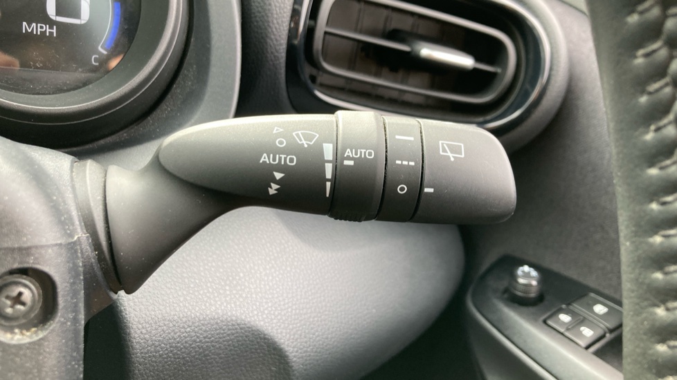 Toyota Yaris Cross 1.5 Hybrid Icon 5dr CVT Hybrid Estate - Image 31