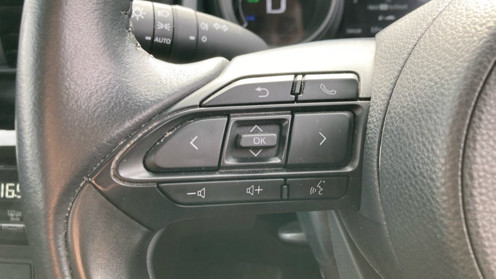 Toyota Yaris Cross 1.5 Hybrid Icon 5dr CVT Hybrid Estate - Image 36
