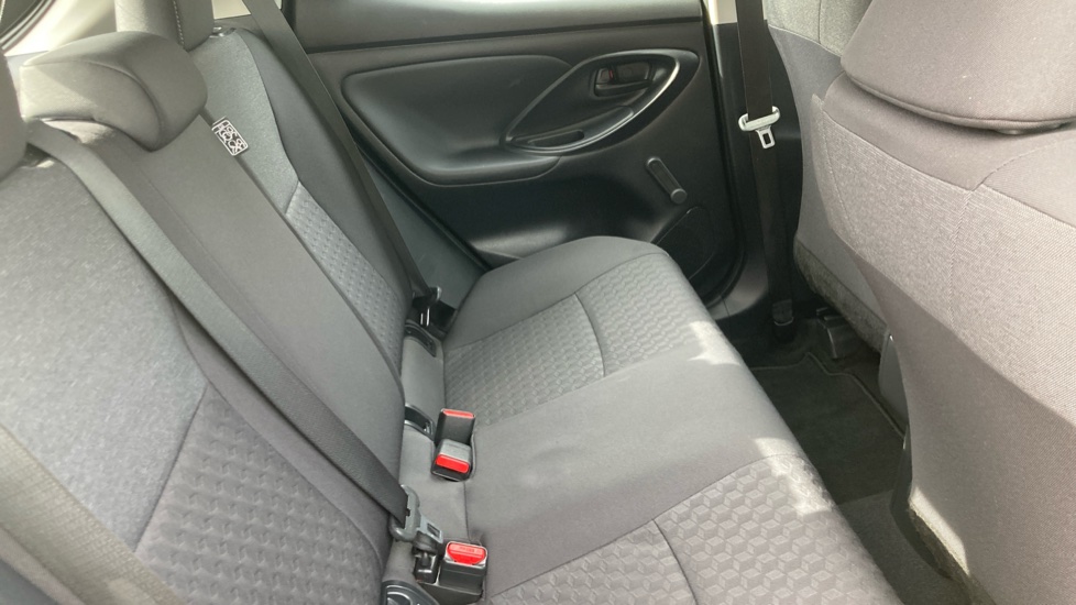 Toyota Yaris 1.5 Hybrid Icon 5dr CVT Hybrid Hatchback - Image 8