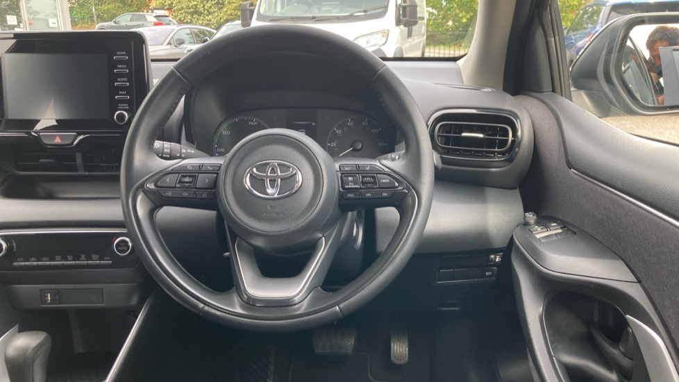 Toyota Yaris 1.5 Hybrid Icon 5dr CVT Hybrid Hatchback - Image 10