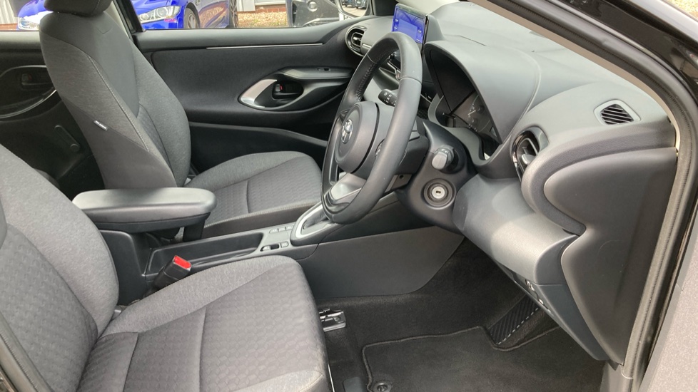 Toyota Yaris 1.5 Hybrid Icon 5dr CVT Hybrid Hatchback - Image 12