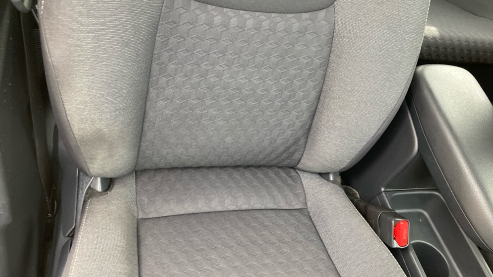 Toyota Yaris 1.5 Hybrid Icon 5dr CVT Hybrid Hatchback - Image 14