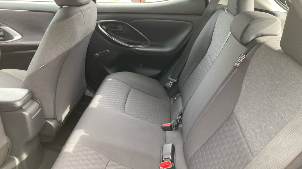 Toyota Yaris 1.5 Hybrid Icon 5dr CVT Hybrid Hatchback - Image 15