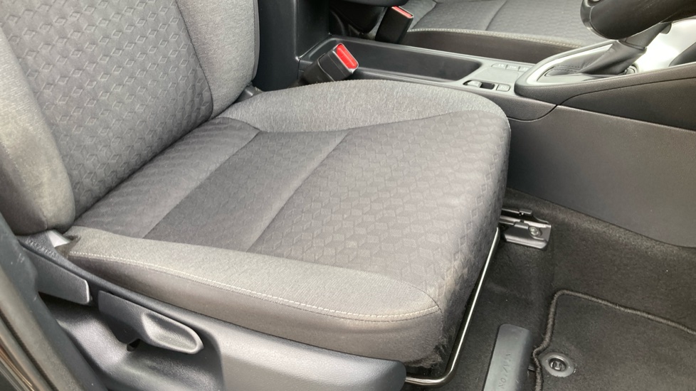 Toyota Yaris 1.5 Hybrid Icon 5dr CVT Hybrid Hatchback - Image 17