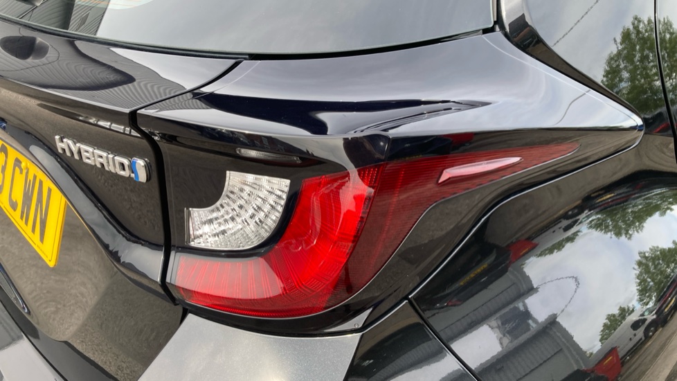 Toyota Yaris 1.5 Hybrid Icon 5dr CVT Hybrid Hatchback - Image 21